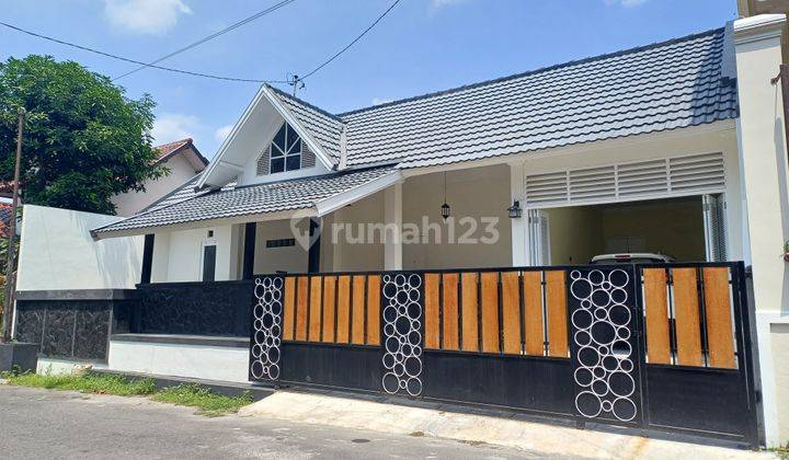 Dijual Rumah Luas Dalam Komplek Perumahan di Jakal Dekat Uii 1