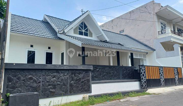 Dijual Rumah Luas Dalam Komplek Perumahan di Jakal Dekat Uii 2