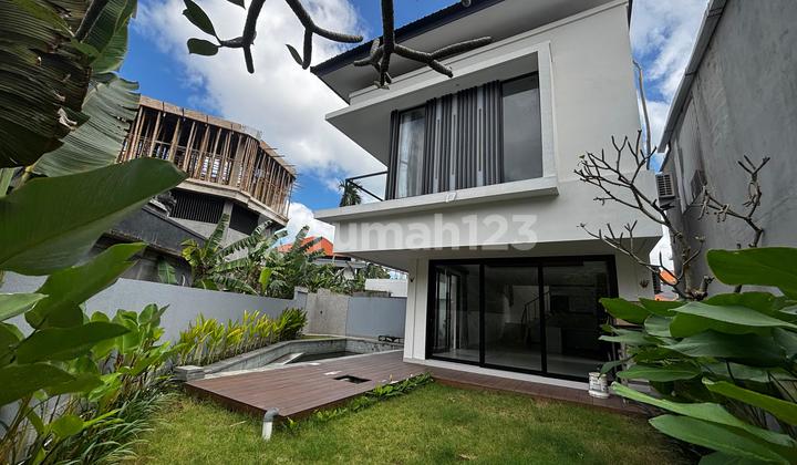 FOR SALE FAST! MODERN VILLA 3 BEDROOM IN BATU BOLONG CANGGU!