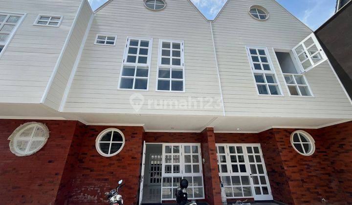 For Sale Modern Minimalist Townhouse in Denpasar City Center 1