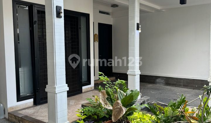 Rumah 2½ Lt Bintaro Sektor Tangerang Selatan