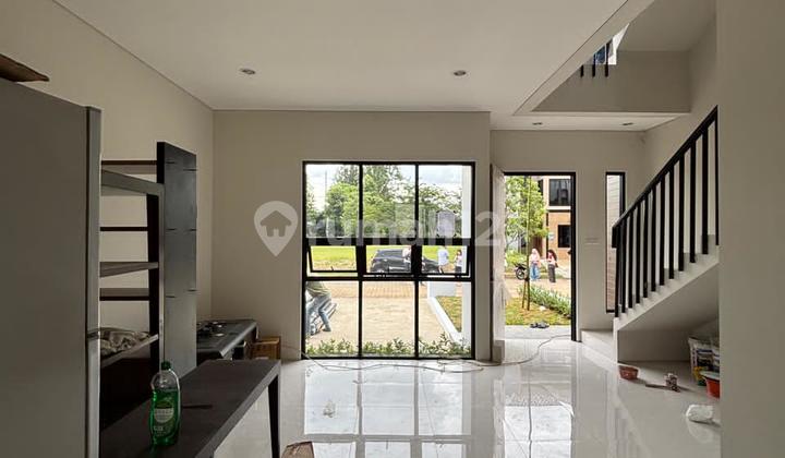 Rumah Baru 2½ Lt Puri Botanical Jakarta Barat 2