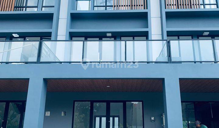 Ruko Baru 2½ Lt..lokasi Boulevard Metland Puri  1