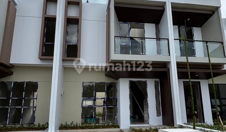 Rumah Baru 2½ Lt Puri Botanical Jakarta Barat Rumah Baru 2½ Lt Puri Botanical Jakarta Barat