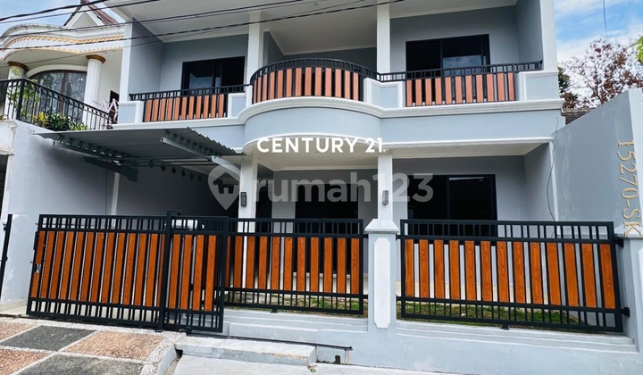 For Sale Newly Renovated House in Front of the Park at Griyaloka BSD