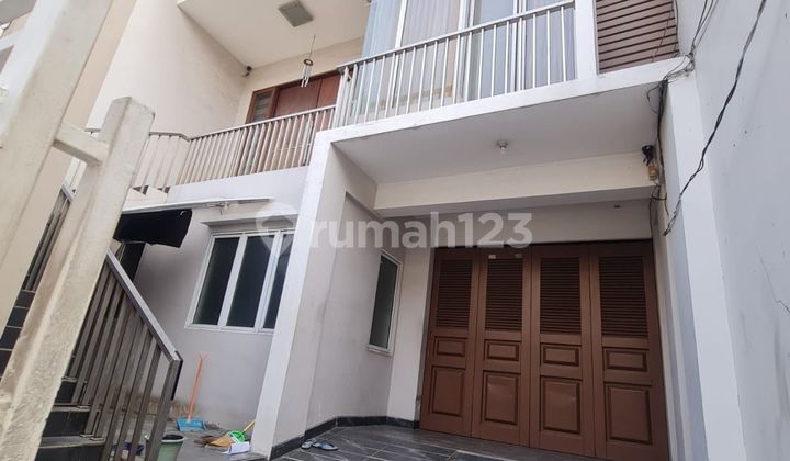 Rumah 3 lantai di Gading nias,Kelapa Gading, SHM,Baru, minimalis modern