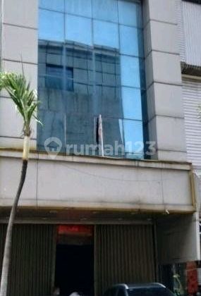 Ruko Sewa Pasar Baru 147 M2 3 Lantai