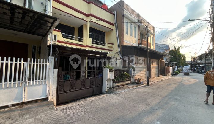 Rumah 3 Lantai di Jelambar Rapi Murah Jakarta Barat