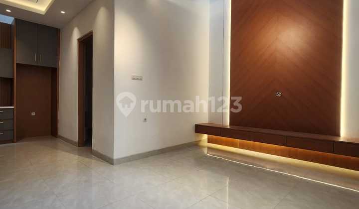 RUMAH KEREN 3 Lantai SIAP HUNI Duri Kepa