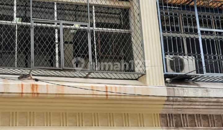 For Sale and Rent 3-Story Shop House in Strategic Location Roxy, Central Jakarta 2