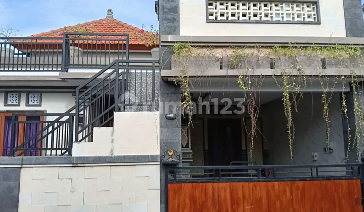 Ready-to-Occupy House in the Strategic Area of Celuk, Sukawati.