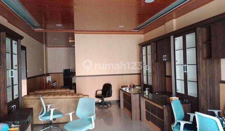 Ruko bagus 3 lantai.jual cepat!! 2ruko jadi 1.Tuparev kota Cirebon tembus ke jalan by pass.Full furnish bagus sekali. Samping hotel patra.jln lebar 2arah.kondisi full dengan restoran. Cafe dan perkantoran.  2