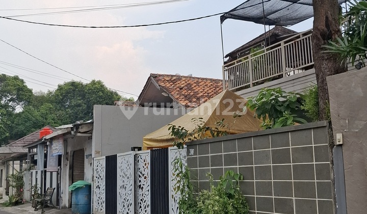 2-Story House Near Tb Simatupang Toll / Citos