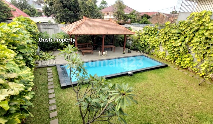 Rumah 2 Lantai Halaman Luas Spool Tenang Asri Bagus