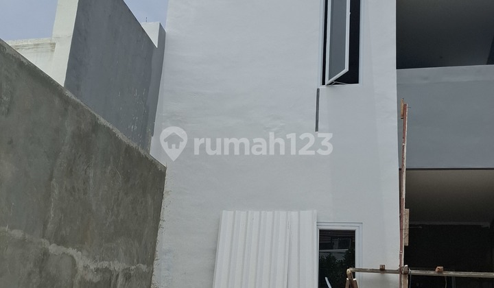 Brandnew Komplek Dekat Tb Simatupang Jln Depan 3 Mobil 2