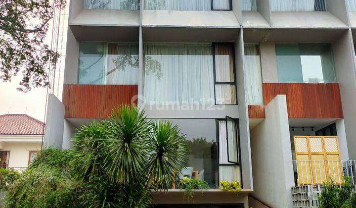 For Rent Townhouse With Very Large Parking Spaces In Kemang 2