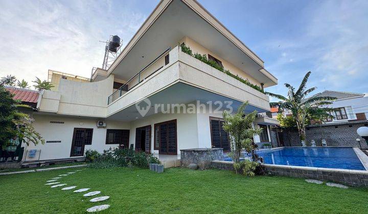 Luxury Villa Ready to Live in Premium Area Renon Location 1