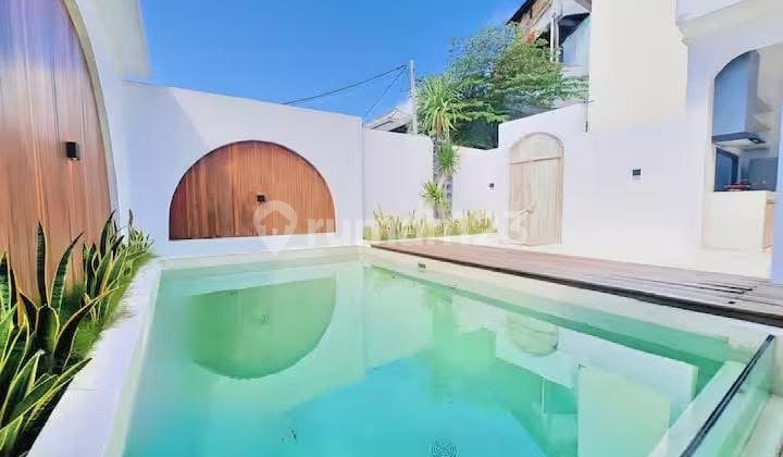 Villa Brand New Santorini Dekat ke Pantai Jimbaran