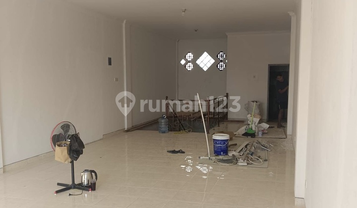 Ready-to-Occupy Shop House Suitable for Business in North Denpasar 2