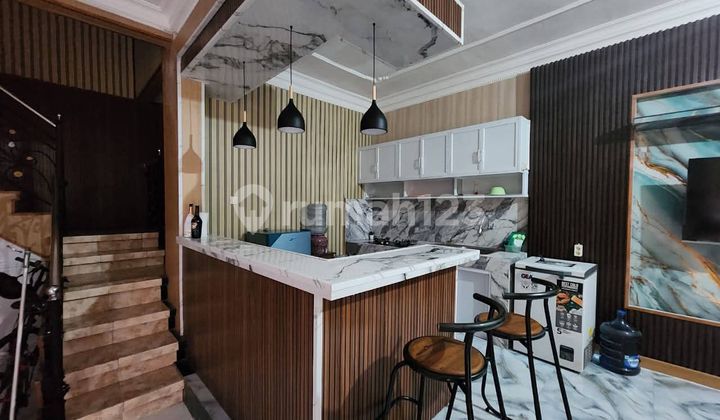 Rumah Siap Huni 3 Lantai Dekat ke Canggu Rumah Siap Huni 3 Lantai Dekat ke Canggu