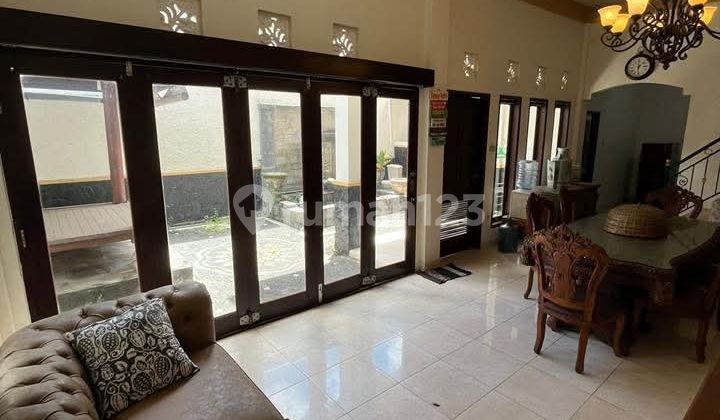 Disewakan Rumah Modern 2 Lantai di Pusat Renon 2