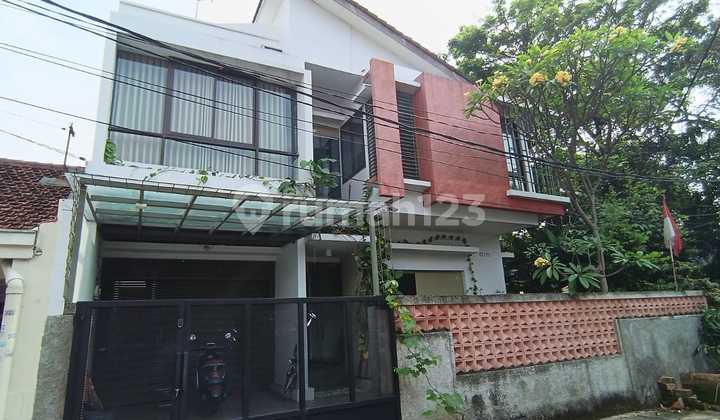 Rumah 2 lantai Jl Danau Mahalona Bendungan Hilir Jakarta Pusat 2