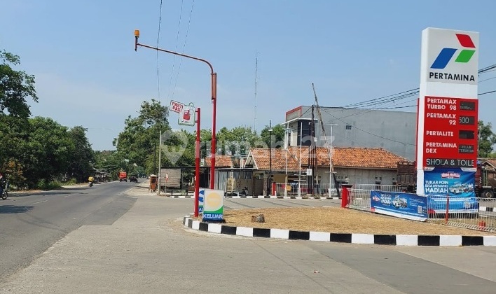 Ruang Usaha Komersil (SPBU) Jl Deandeles Kec Widasari Indramayu  2