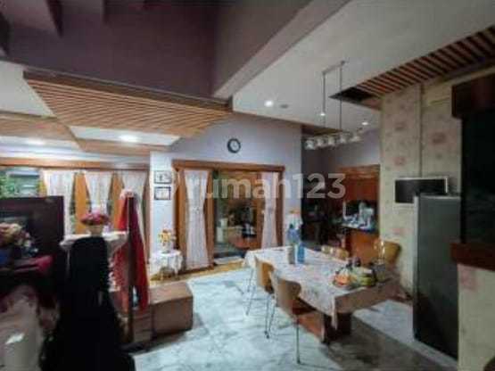 ruang makan rumah 2 lantai di jl