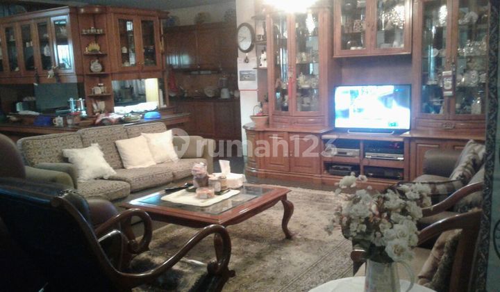 rumah luas 2 lantai lux nyaman di sersan bajuri