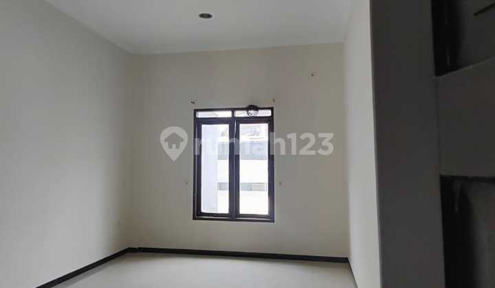 Luxury 2-Storey House, Comfortable and Homely in Mekar Wangi Luxury 2-Storey House, Comfortable and Homely in Mekar Wangi