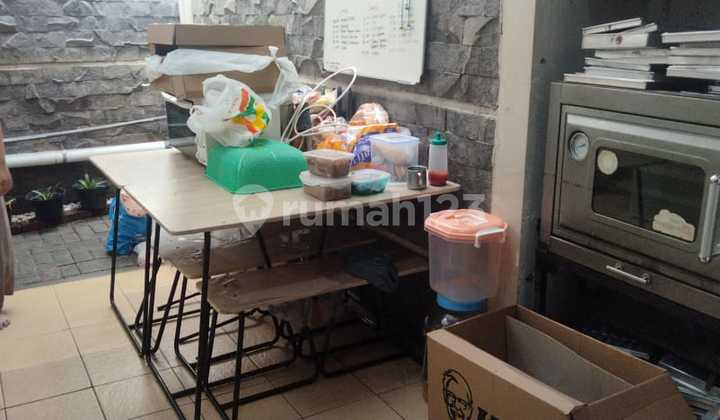 rumah luas modern lokasi di sayap jalan soetami