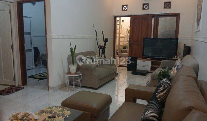 Rumah Minimalis Cantik di Kawaluyaan Dekat Metro 1