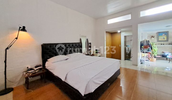 Rumah Dijual Rasa Villa Nyaman Hook Di Komplek Karang Arum  2