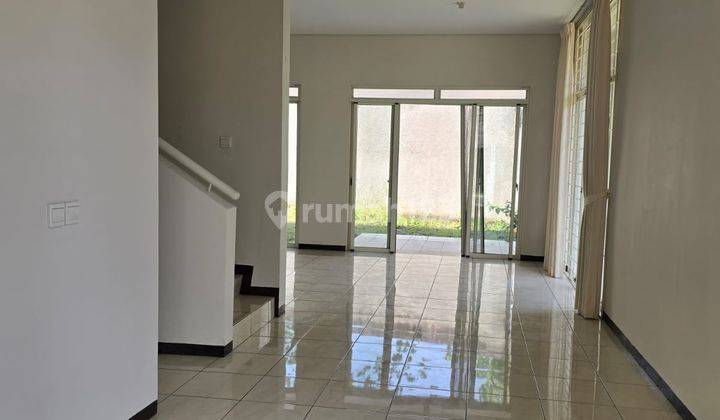 Rumah Dijual Modern Cantik 2 Lantai di Kota Baru Parahyangan 1