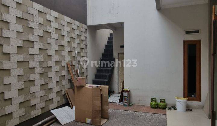 Rumah Cantik Modern di Taman Kopo Indah 3 1