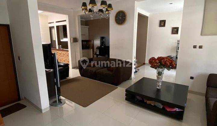 Rumah Cantik Best View di Pasir Impun Semi Furnished 2