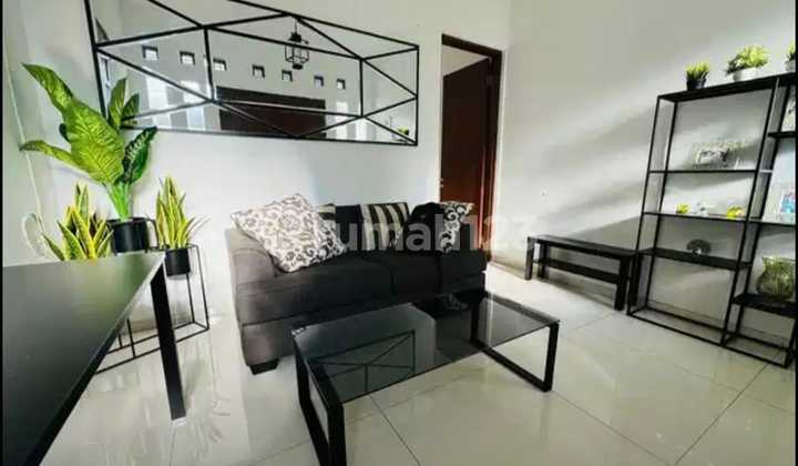 Jual Rumah Bangunan 3 Lantai Strategis Di Setra Sari