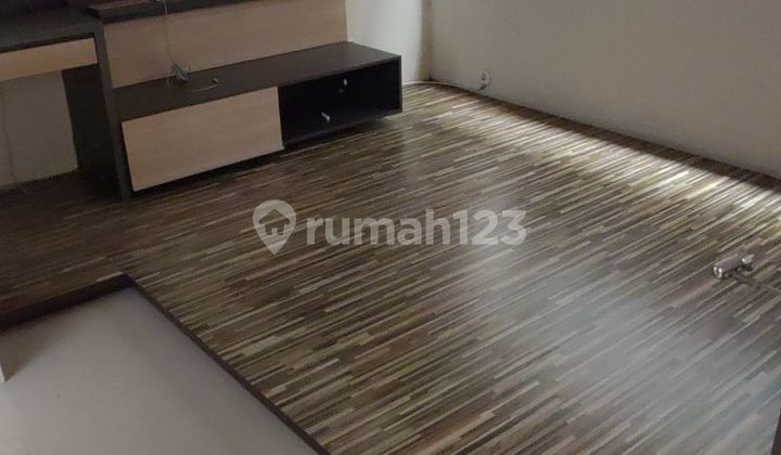 Sewa, Rumah, Semi Furnished, 1 Lantai, di Taman Holis Indah 2