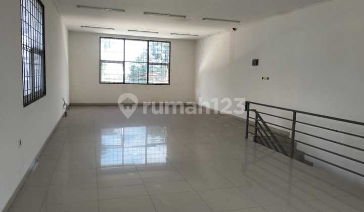 2 ruko menjadi satu lokasi strategis di ah nasution