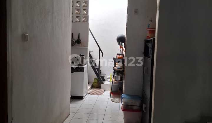 A comfortable modern minimalist house in the Taman Holis Indah 1 area. 2