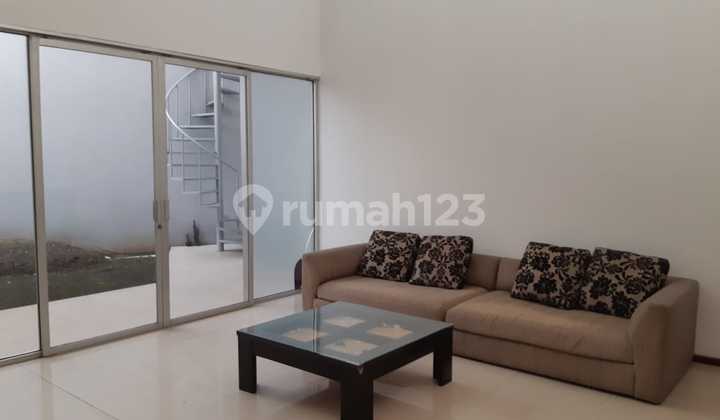 Rumah Nyaman Asri Lokasi Strategis di Istana Regency 2