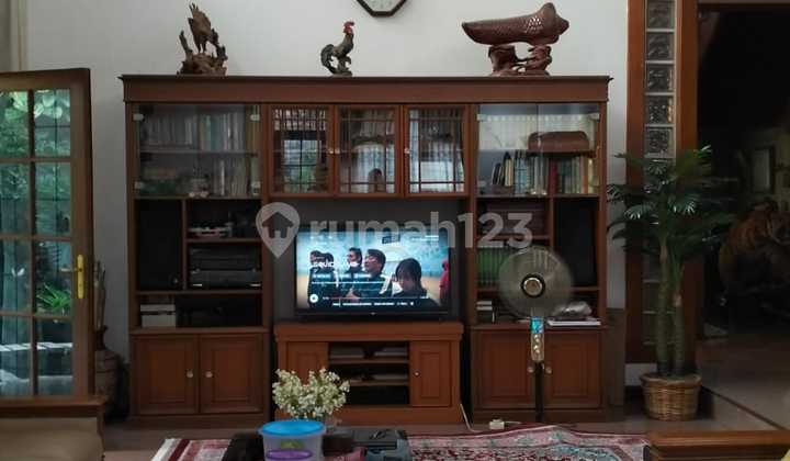 Rumah Lama dan Terawat di Daerah Kramat Jati