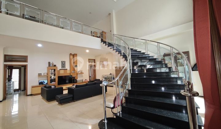 rumah modern hommey nyaman di mekar wangi