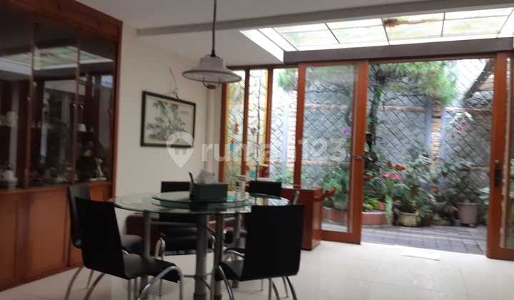 nice comfortable 2-story house on lombok street