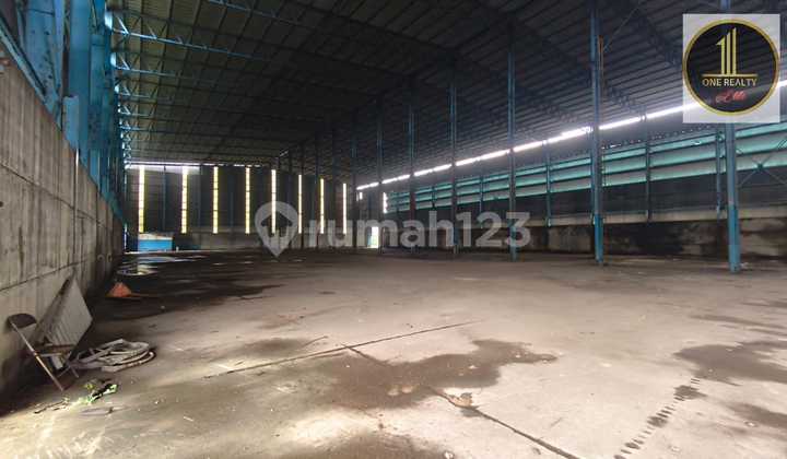 shared warehouse in the warehouse area near moch toha toll road