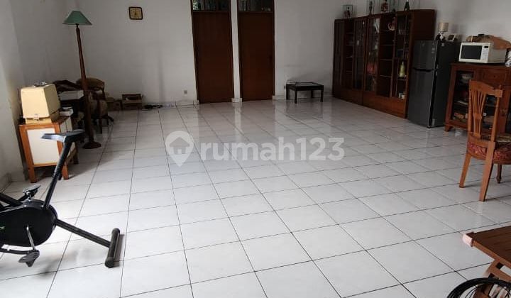 Strategically located shop house in the Cihampelas area 2