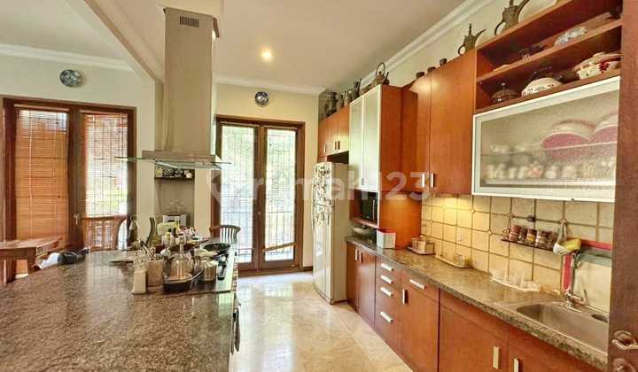 Luxurious, comfortable, modern house located in Geger Kalong. 2