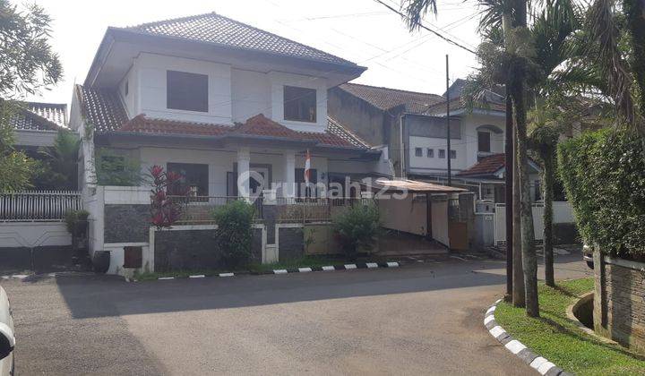 Rumah Cantik 2 Lantai Semi Furnished di Istana Regency 2 2