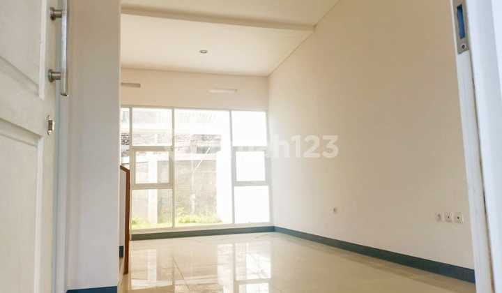 comfortable minimalist 2-story new house in Sembrani Residence