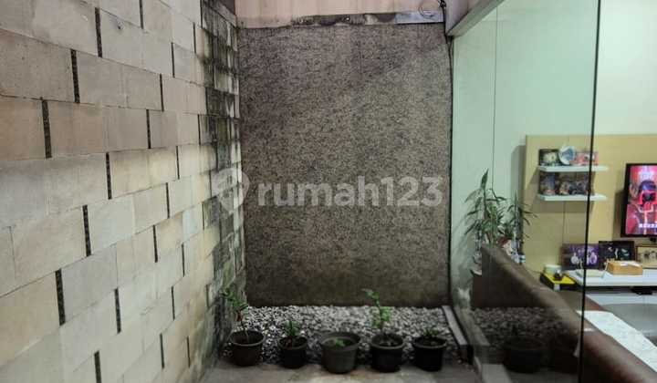 rumah nyaman minimalis 2 lantai di taman holis indah 1 2